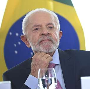 Lula informa aos ministros que fará trocas no 1º escalão