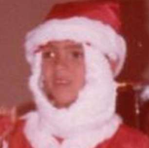 Ho-Ho-Ho! Em 1980, esse mini Papai Noel não tinha ideia que seria famoso e distribuiria milhões na TV. Reconhece?