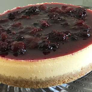 Cheesecake de frutas vermelhas para natal é a sobremesa linda e perfeita