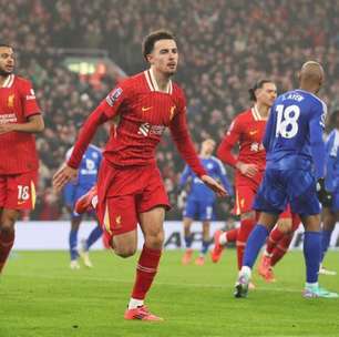 De virada, Liverpool bate o Leicester e dispara na liderança da Premier League