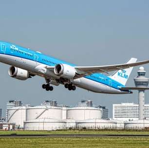 Passageiro tem ataque cardíaco em voo da KLM e é salvo por médico a bordo