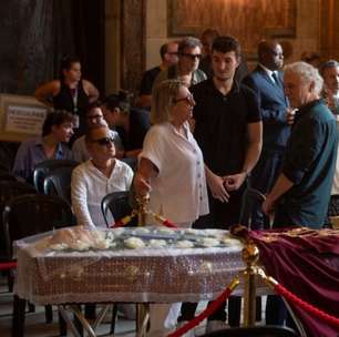 Famosos prestam últimas homenagens a Ney Latorraca no Theatro Municipal do Rio