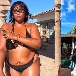 Lizzo encanta com cliques naturais sobre corpo real ao se preparar para dia de sol