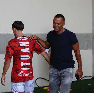 Cafu prestigia jovens talentos na Copinha