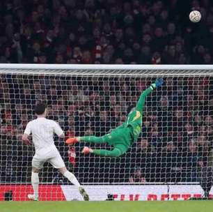 Copa da Inglaterra: Goleiro brilha e United, em Londres, elimina Arsenal nos pênaltis