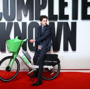 Por que Timothée Chalamet foi multado ao chegar de bicicleta em estreia de filme