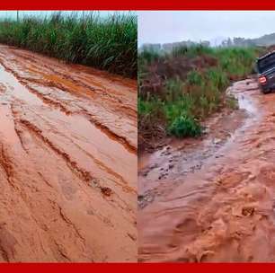 Rodovia é tomada por enxurrada e carros ficam atolados após chuvas em MG