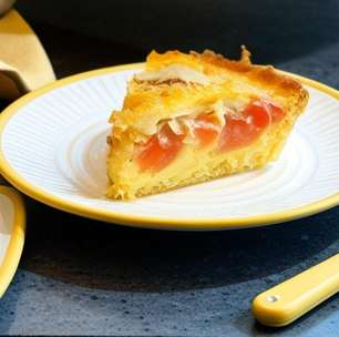 Torta de liquidificador com atum e queijo: fácil e prática