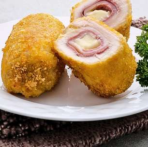 Frango à la cordon bleu: recheado, empanado e sem fritar