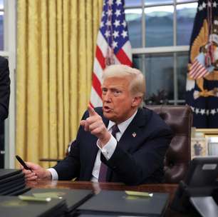 Trump sugere 'limpeza' em Gaza e propõe que população deixe área