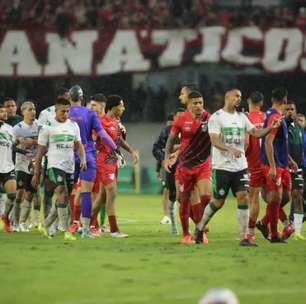 Árbitro expulsa nove jogadores após briga no final do Athletiba