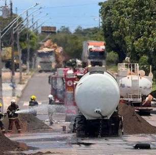 Bombeiros de Goiás combatem incêndio a caminhão carregado de etanol no Mato Grosso