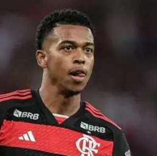 Flamengo toma nova decisão sobre Carlinhos e avisa ao jogador