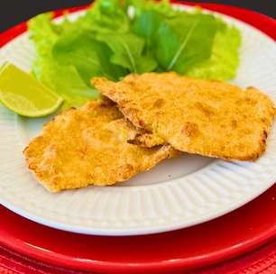 Frango à milanesa na airfryer: crocante, sequinho, saudável