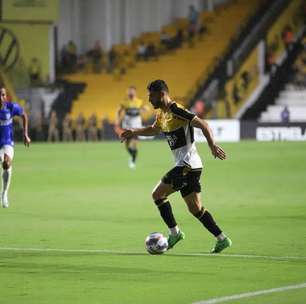 Criciúma empata e assume a liderança do Catarinense
