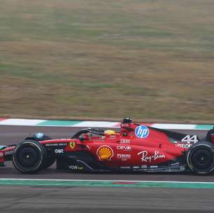 Lewis Hamilton bate durantes testes em Barcelona com a Ferrari