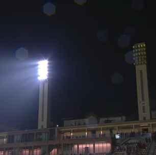Partida entre Portuguesa e São Paulo fica paralisada por falta de luz em refletores do Pacaembu
