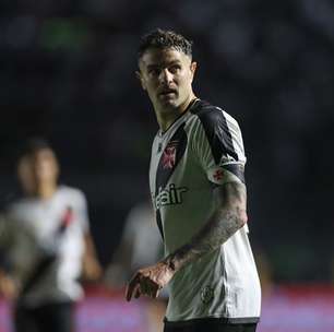 Vegetti decide no fim e Vasco evita derrota para o Voltaço