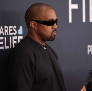 Amigo revela que Bianca Censori queria desistir de aparecer despida no Grammy, mas cedeu à pressão de Kanye West