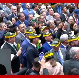 Deputados bolsonaristas respondem lulistas e criam boné por 'comida barata novamente'