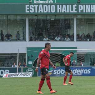 Atlético-GO marca no início e no fim para vencer o Goiás na Serrinha pelo Goianão