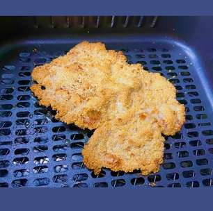 Bife à milanesa sem trigo na airfryer: rápido e saudável