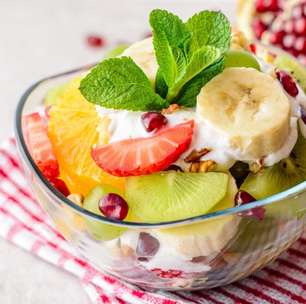 4 receitas surpreendentes de salada de frutas para o verão