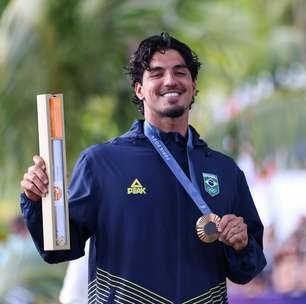 Gabriel Medina comenta sobre lesão e dá previsão de volta ao surfe