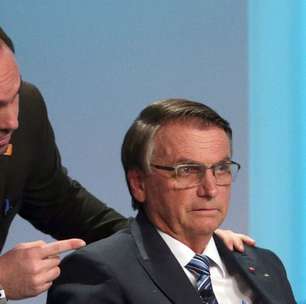 Carlos culpa Mauro Cid pela condenação de Bolsonaro: 'Parabéns pelo que fez'