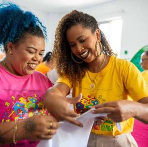 No camarote do Carnaval do RJ, mulheres se realizam customizando fantasias