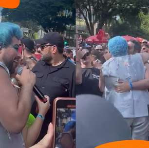 Tiago Abravanel desce do trio elétrico e distribui selinhos entre foliões: 'Tô beijando até mulher'
