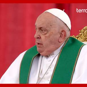 Papa Francisco está estável, mas segue em condição crítica, diz Vaticano