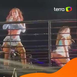 Anitta empolga público de Salvador com trio