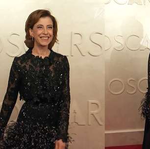 É do Brasil! Fernanda Torres é ovacionada por fotógrafos ao chegar no Oscar e exibe look