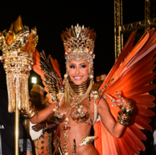 Sabrina em todo lugar: musa desfila em SP e samba no Rio na mesma noite