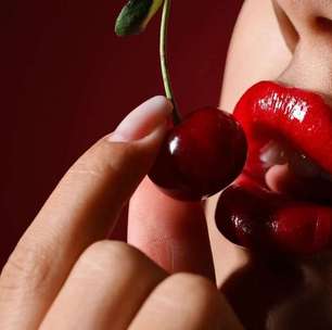 Cherry lips: técnicas para usar a tendência labial do momento