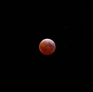 Eclipse total da Lua neste domingo trará raro fenômeno da 'Lua de Sangue'