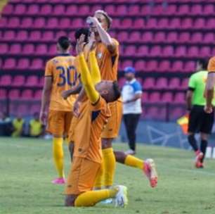 Retrô vence Maguary por 2 a 1 e enfrenta o Sport em sua terceira final do pernambucano