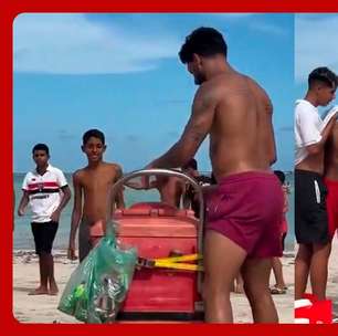 Yuri Alberto é flagrado vendendo sorvete para crianças na praia no dia do seu aniversário