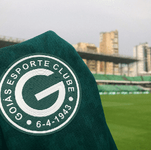 Após ser dispensado, ex-Goiás brilha e decide título estadual por novo clube