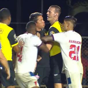 Árbitro relata seis expulsões, invasão de campo de Carpini e troca de socos na súmula do Ba-Vi