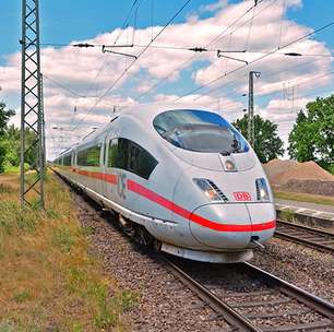 Devagar, quase parando: Trem se torna atração por ser lento