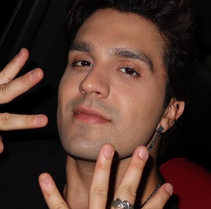 Luan Santana se mistura com povão na final do Paulistão e fãs vão à loucura