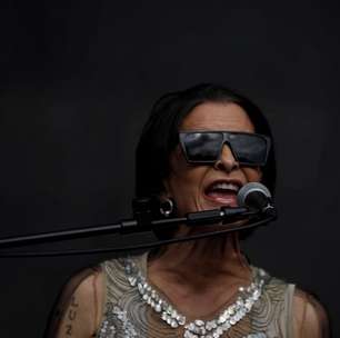 Lollapalooza: Com gritos de 'aumenta a guitarra, é um festival', Marina Lima se impõe com força