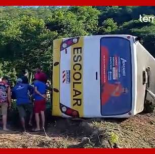Ônibus escolar tomba e deixa dois estudantes mortos na Paraíba