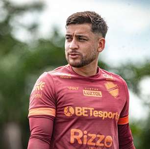 Campeão com o Vila Nova, João Vieira 'bate o martelo' e faz promessa para torcida: "Novamente"