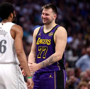 NBA: Doncic chora em primeiro jogo contra os Mavericks e marca 45 pontos em vitória dos Lakers