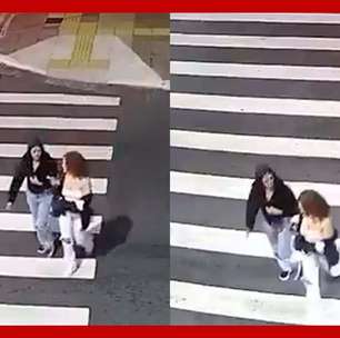 Vídeo mostra o momento em que jovens são atropeladas por carro em faixa de pedestre em SP