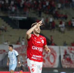 Gabriel Poveda do Vila Nova 'choca' ao fazer afirmação: "É uma besteira o que vou falar"
