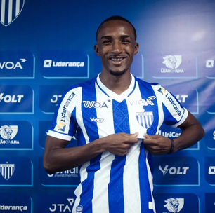 Léo Reis é apresentado no Avaí e cita "oportunidade da vida" na carreira